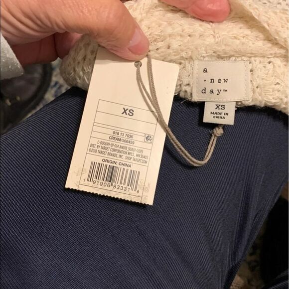 A new day NWT pull over cardigan V neck - Picture 4 of 5